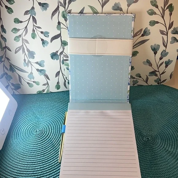 Floral 💙🩵 Notepad with Pen 150 sheets blue and white hydrangeas - Picture 12 of 16